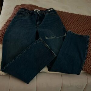 Abercrombie 💘 “The 90’s Straight Curve Love” jean💘with slit detail. Dark wash.